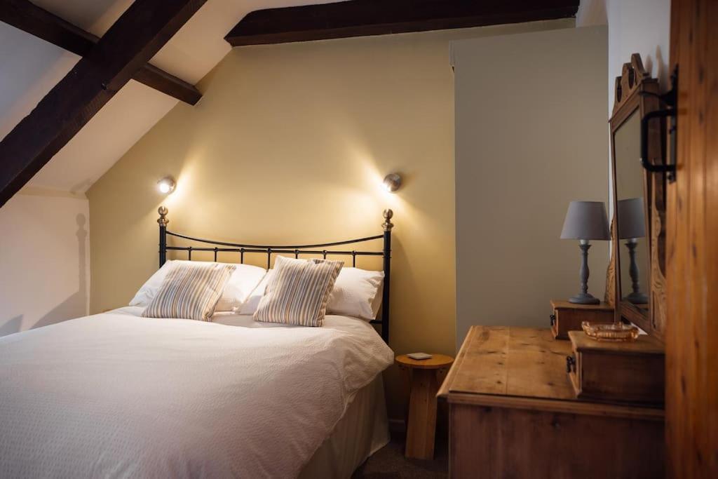 Barn Cottage - Family-Friendly Cottage With Heated Indoor Pool Хавърфордуест Екстериор снимка