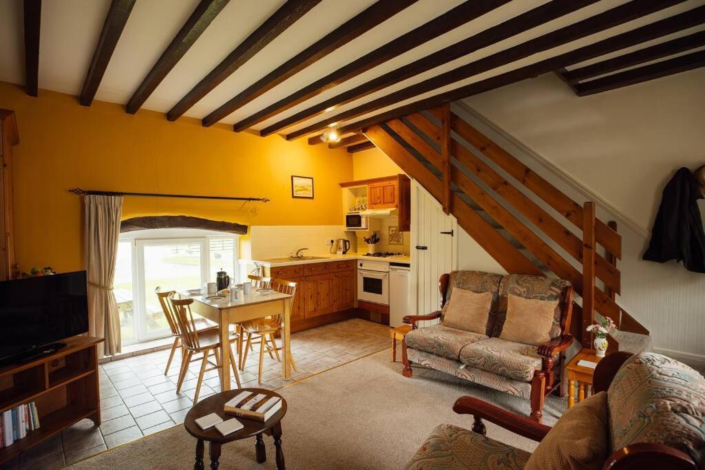 Barn Cottage - Family-Friendly Cottage With Heated Indoor Pool Хавърфордуест Екстериор снимка